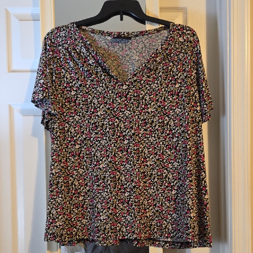 Lane Bryant Black Floral V-Neck Blouse